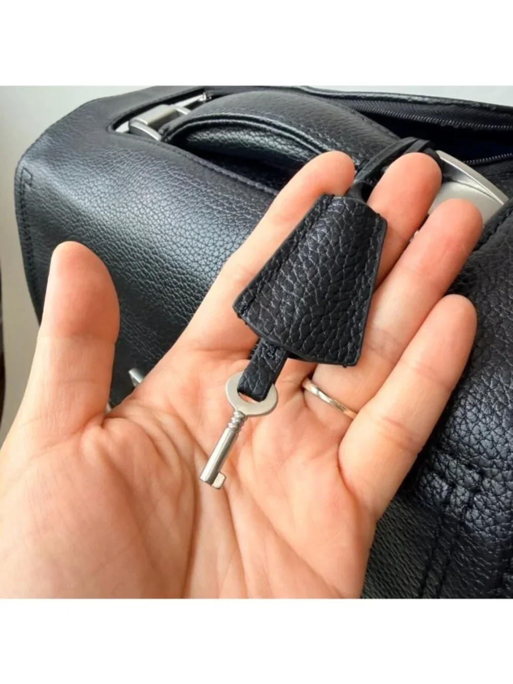 Brooks Brothers Rolling Weekend Carry-On Leather Suitcase Black